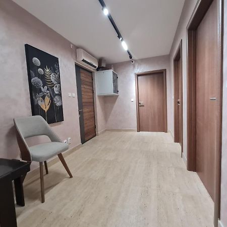 Airport Molko Apartments Surcin Luaran gambar