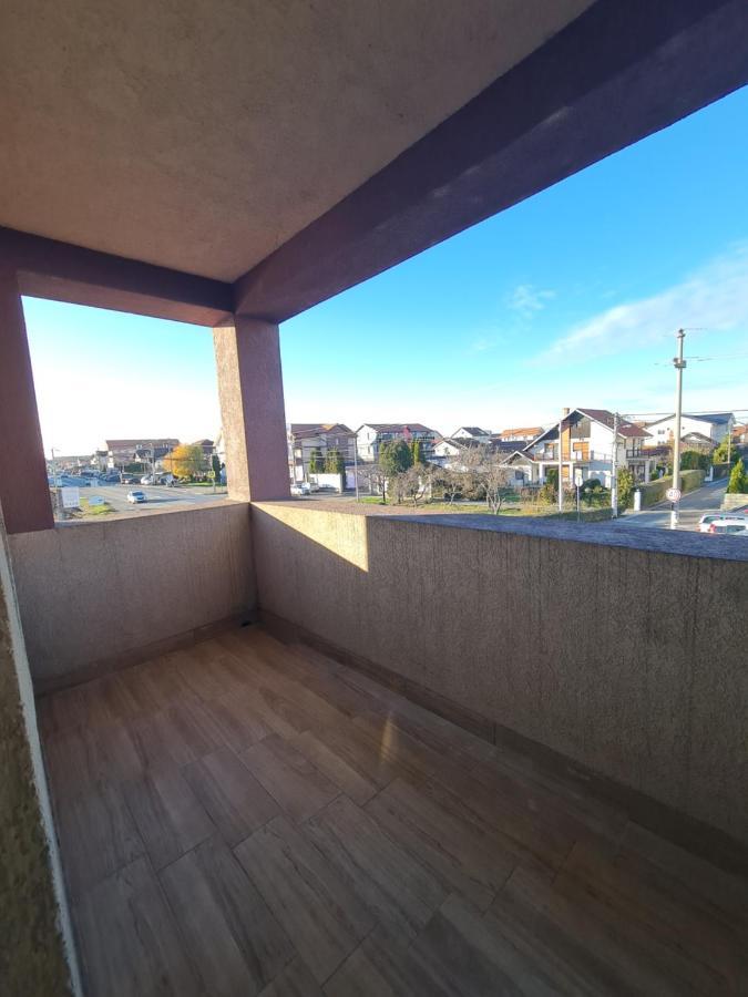 Airport Molko Apartments Surcin Luaran gambar
