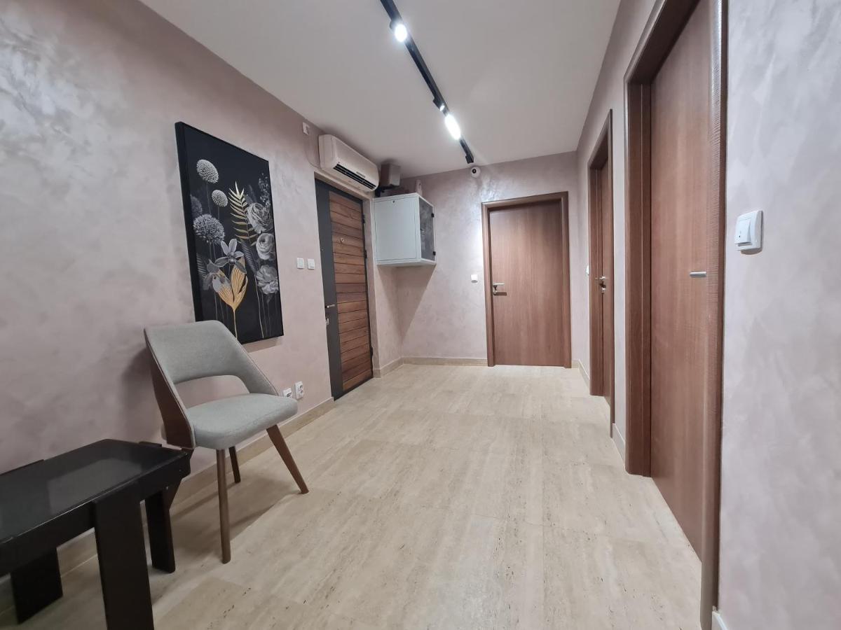 Airport Molko Apartments Surcin Luaran gambar