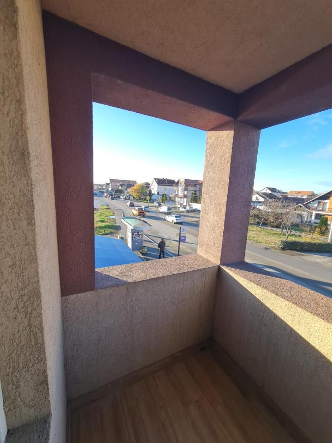 Airport Molko Apartments Surcin Luaran gambar