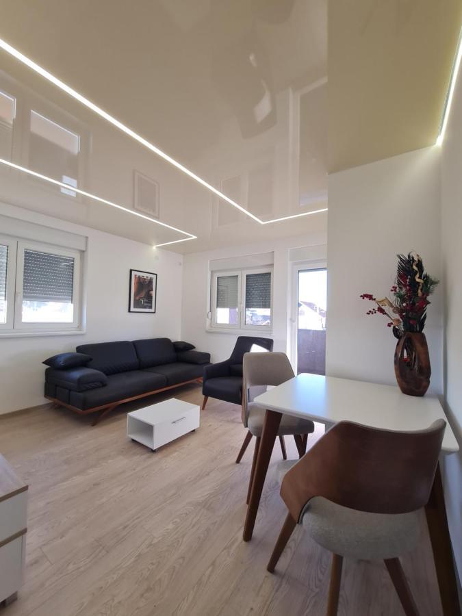 Airport Molko Apartments Surcin Luaran gambar
