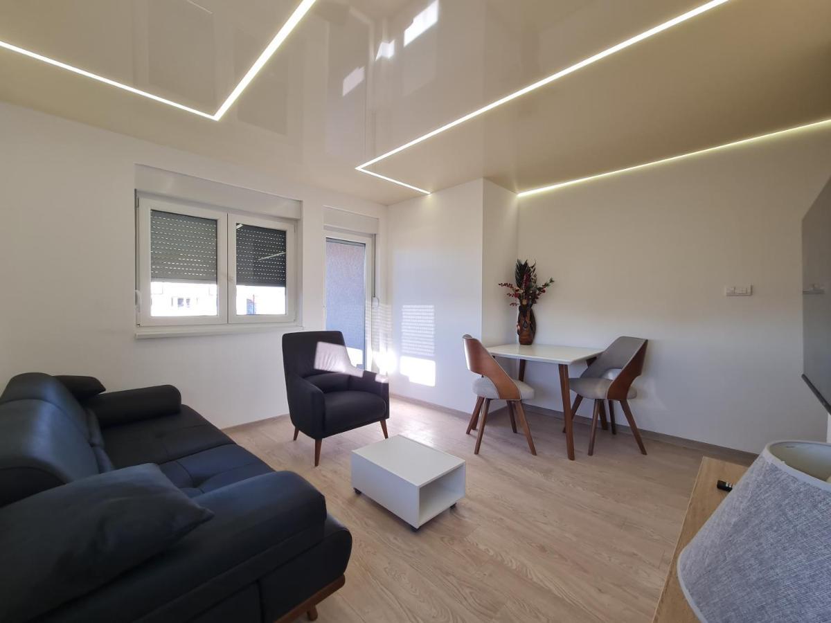 Airport Molko Apartments Surcin Luaran gambar