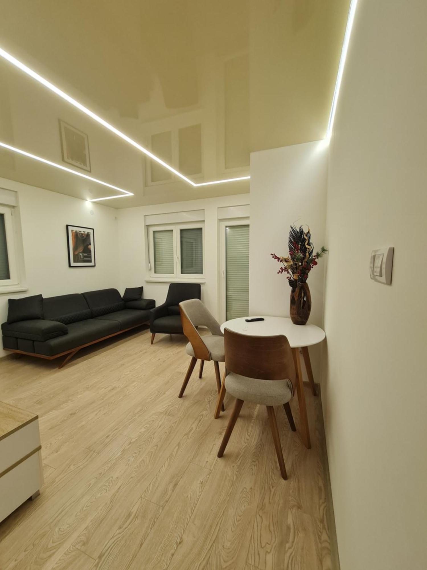 Airport Molko Apartments Surcin Luaran gambar