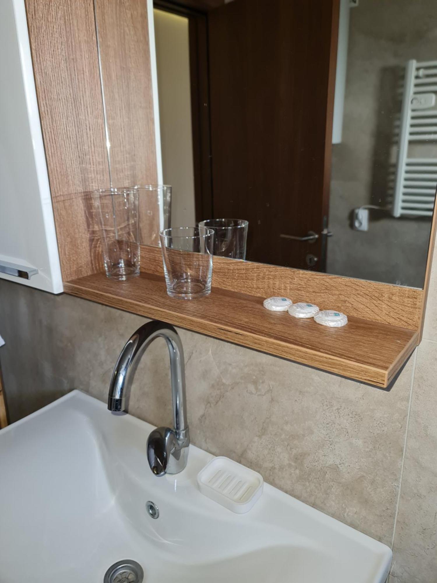 Airport Molko Apartments Surcin Luaran gambar