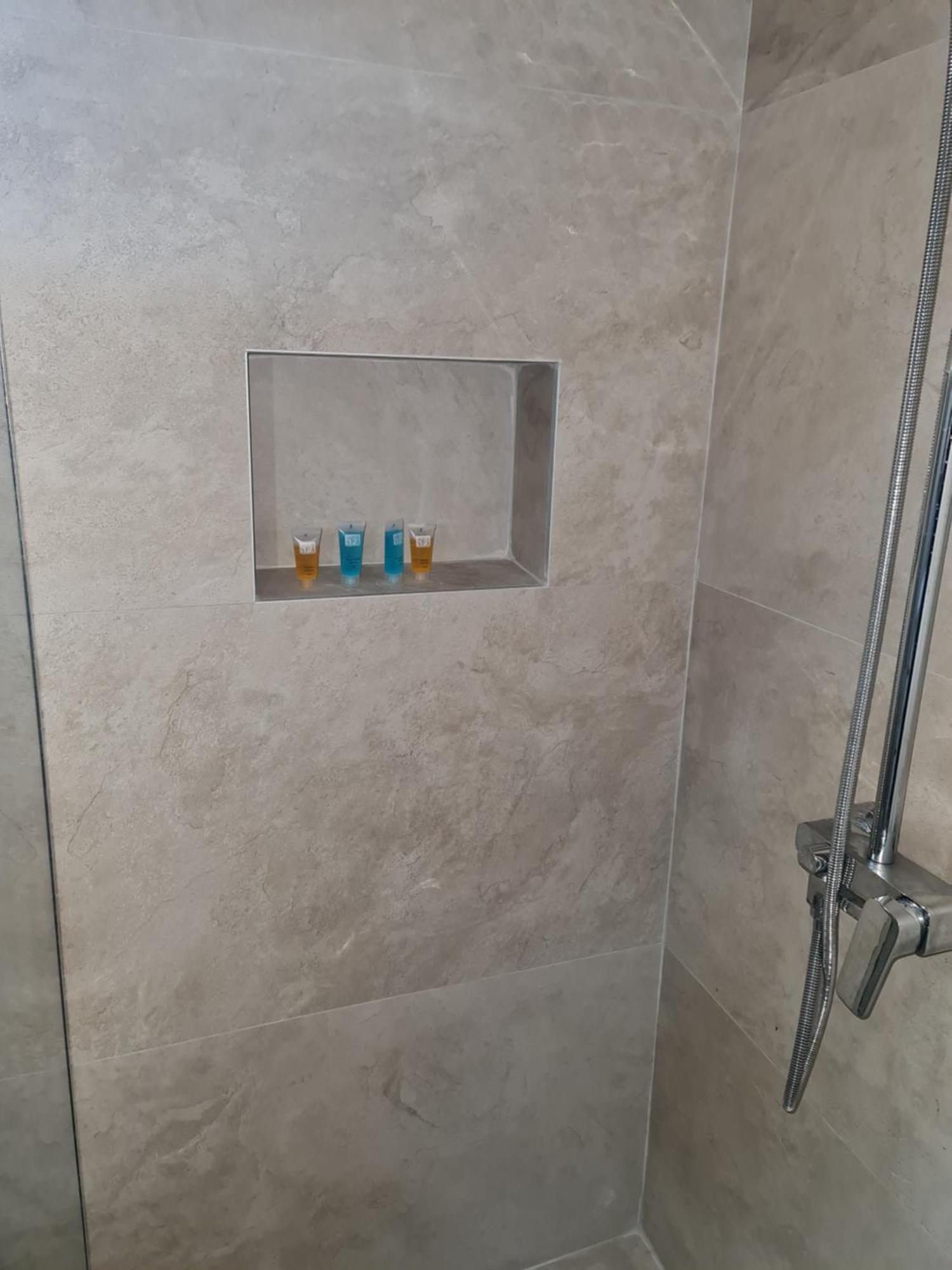 Airport Molko Apartments Surcin Luaran gambar