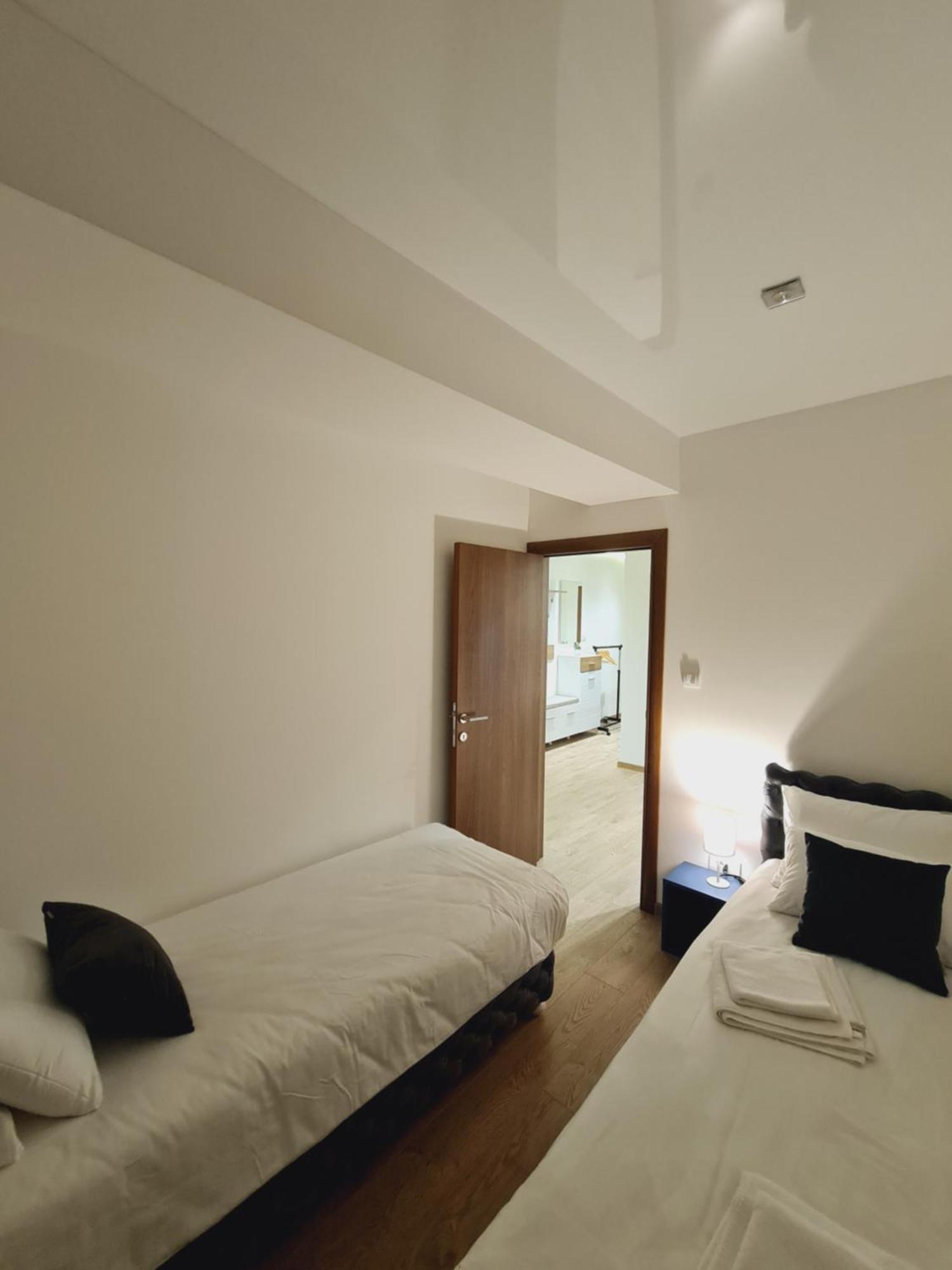 Airport Molko Apartments Surcin Luaran gambar