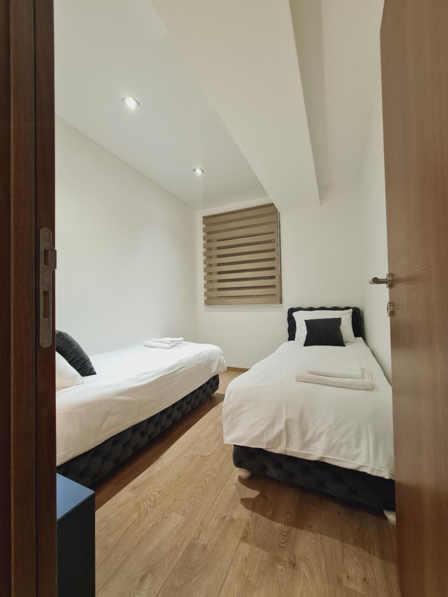Airport Molko Apartments Surcin Luaran gambar