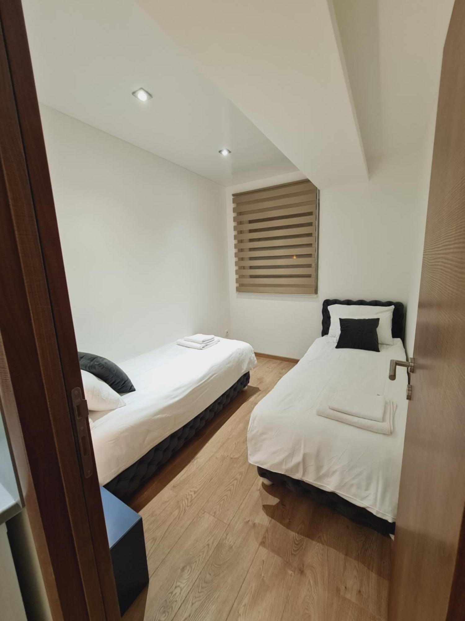 Airport Molko Apartments Surcin Luaran gambar