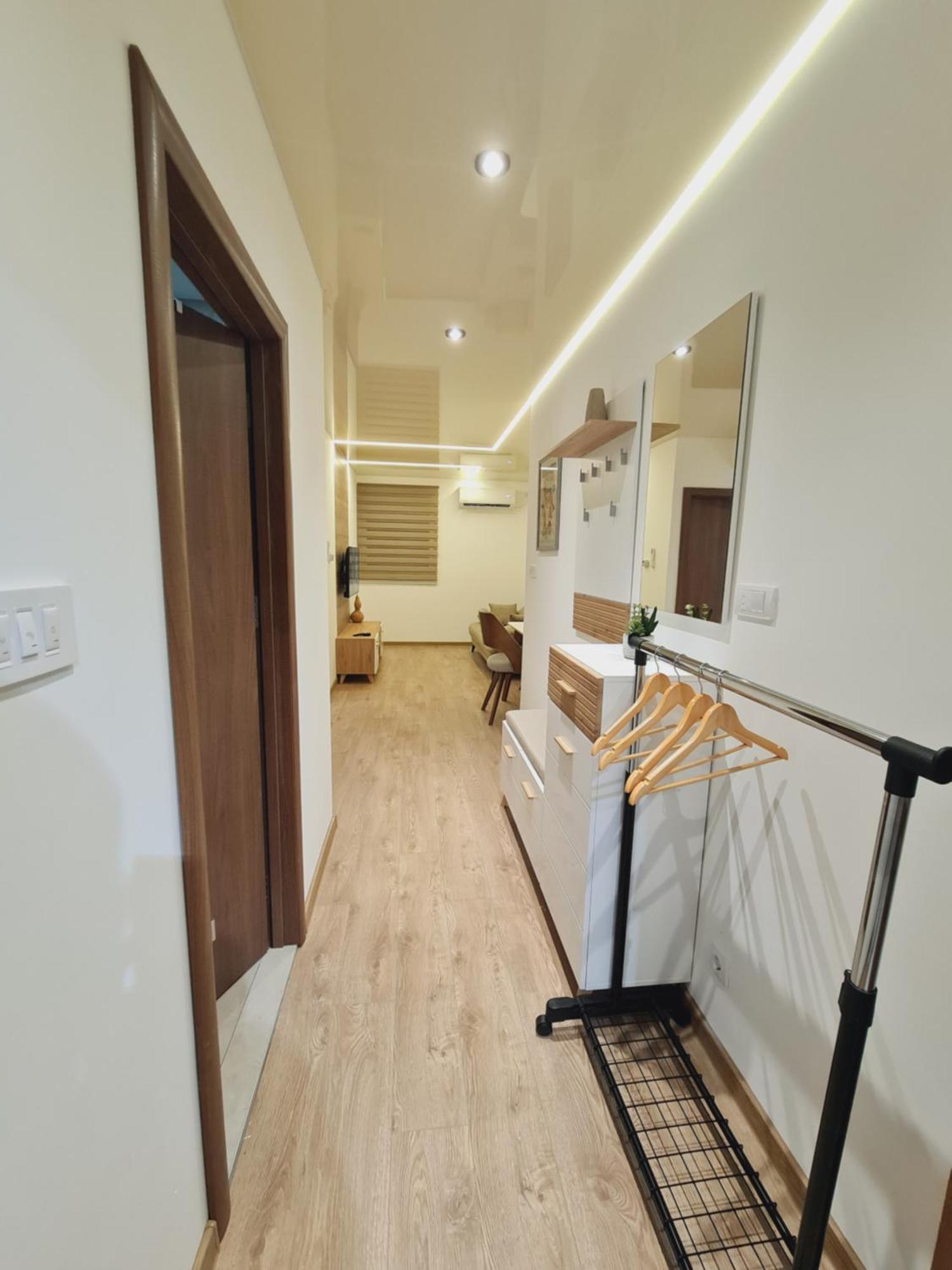 Airport Molko Apartments Surcin Luaran gambar