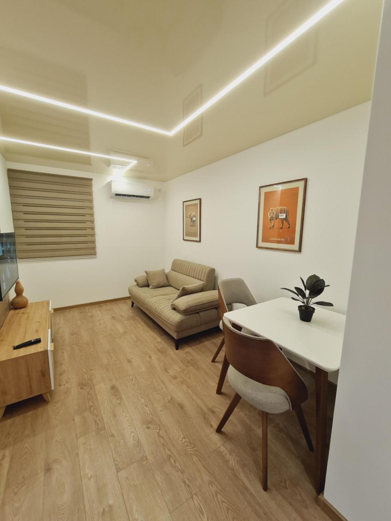 Airport Molko Apartments Surcin Luaran gambar