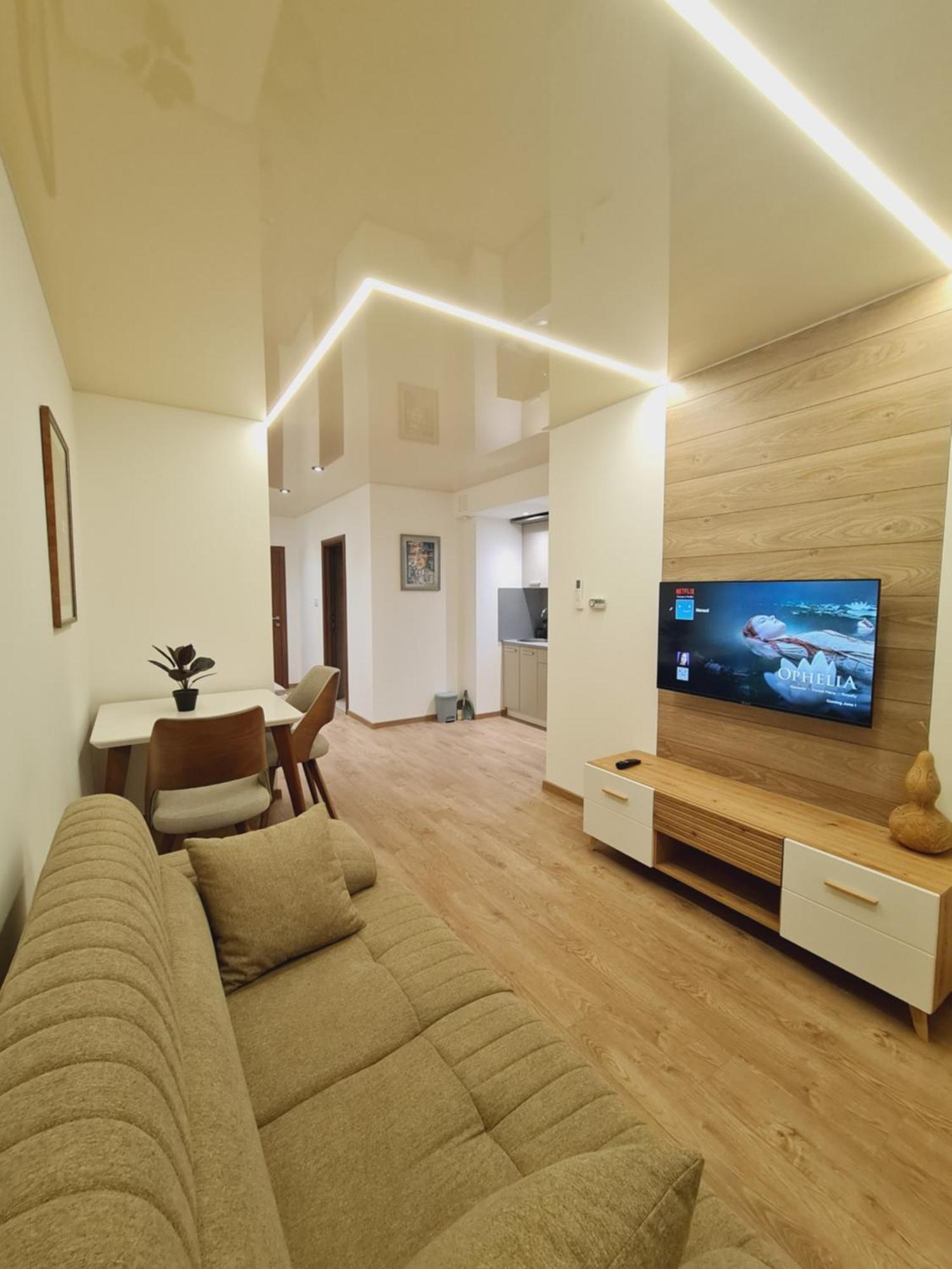 Airport Molko Apartments Surcin Luaran gambar
