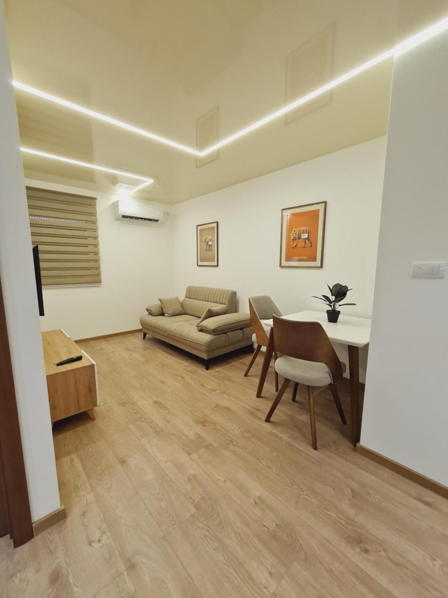 Airport Molko Apartments Surcin Luaran gambar