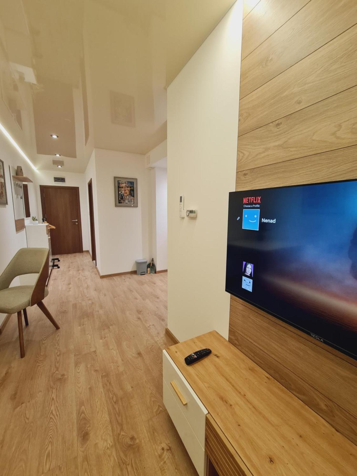 Airport Molko Apartments Surcin Luaran gambar