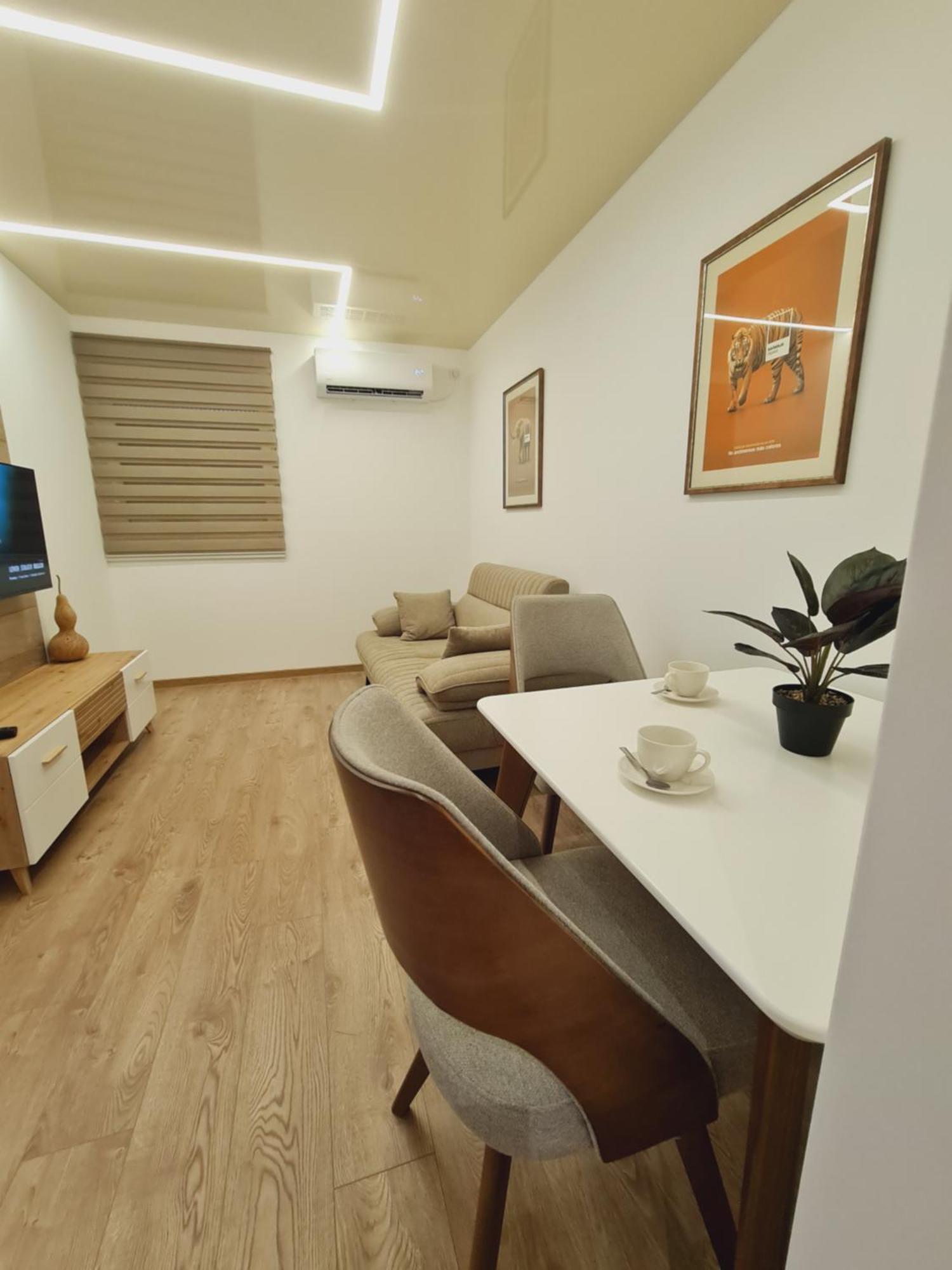 Airport Molko Apartments Surcin Luaran gambar